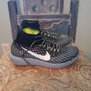 Nike Lunaepic h20 repellent size 9.5 PRISTINE!